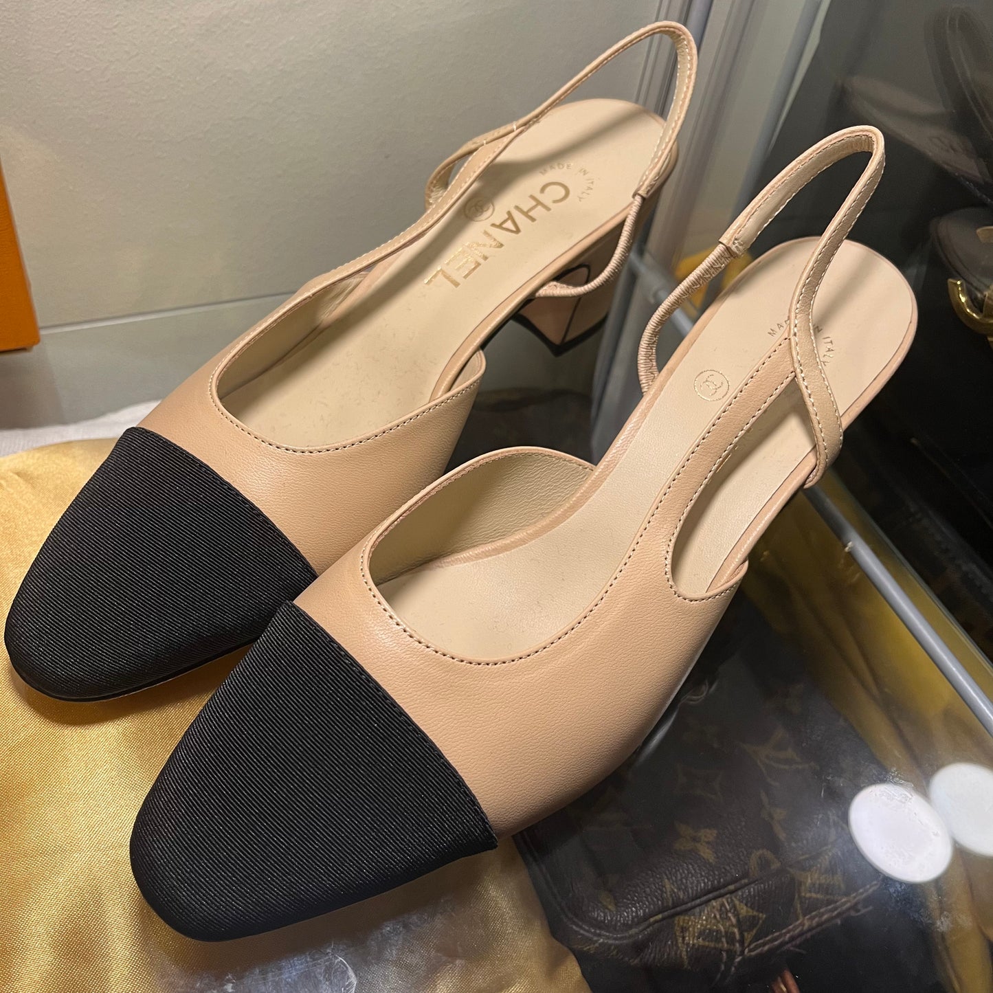 Chanel Pumps Nude/Black Captoe 38