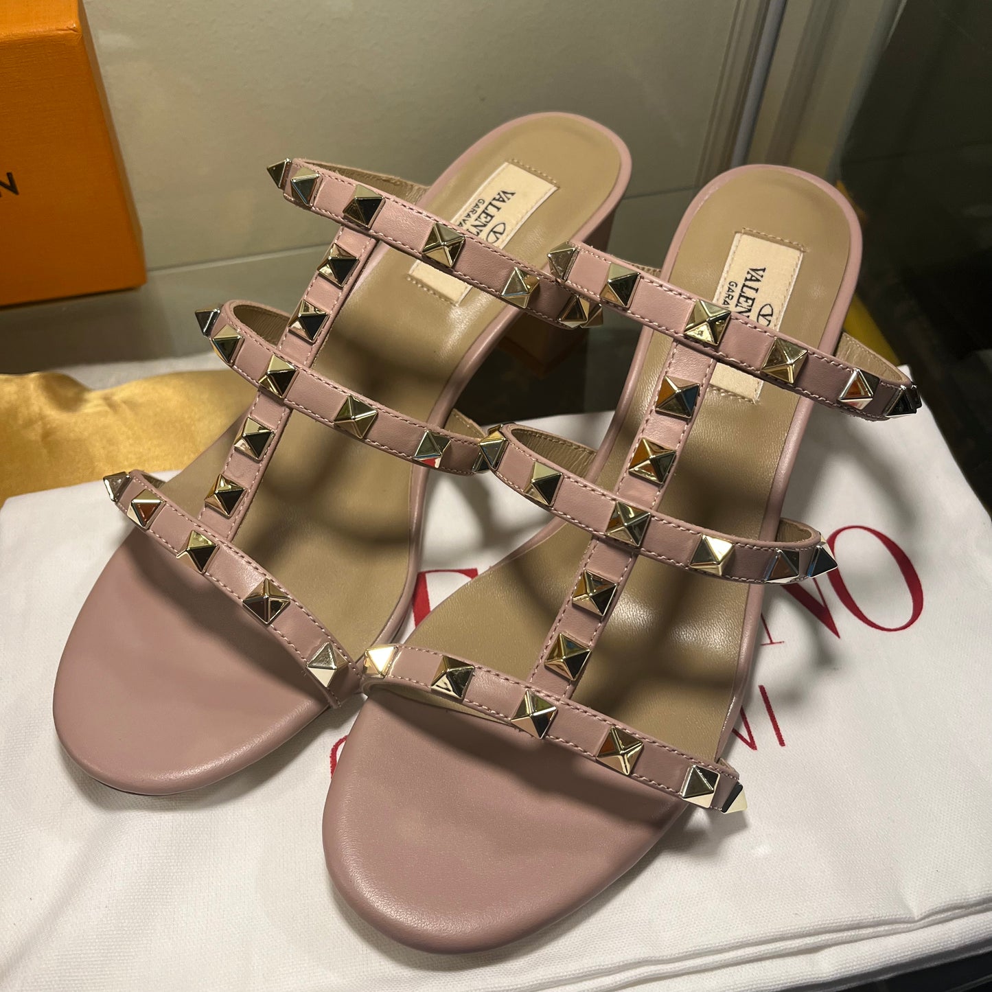 Valentino Rock Studs Pumps Pink Nude